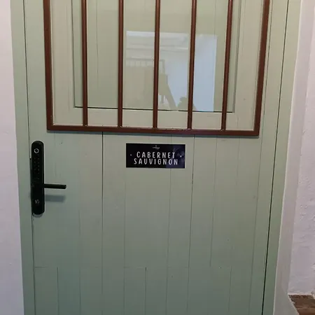 Cabernet Sauvignon - Harbor's Light Apartment